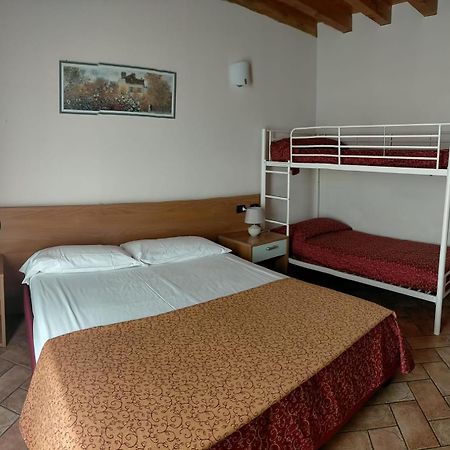 Hotel Agli Ulivi Valeggio sul Mincio Exteriör bild