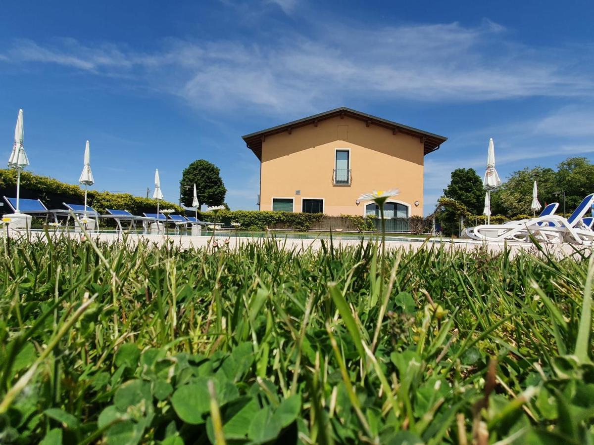 Hotel Agli Ulivi Valeggio sul Mincio Exteriör bild