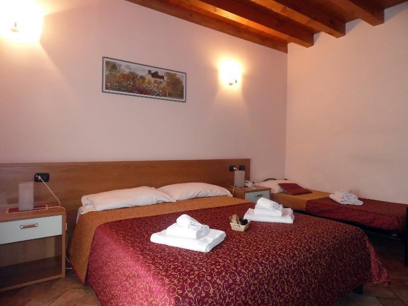 Hotel Agli Ulivi Valeggio sul Mincio Exteriör bild
