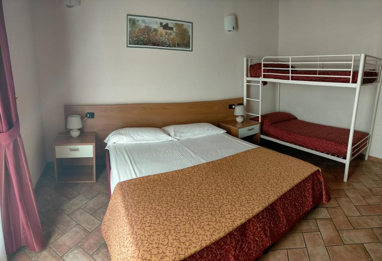 Hotel Agli Ulivi Valeggio sul Mincio Exteriör bild