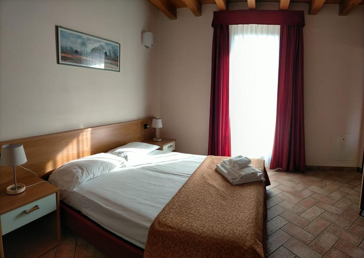 Hotel Agli Ulivi Valeggio sul Mincio Exteriör bild