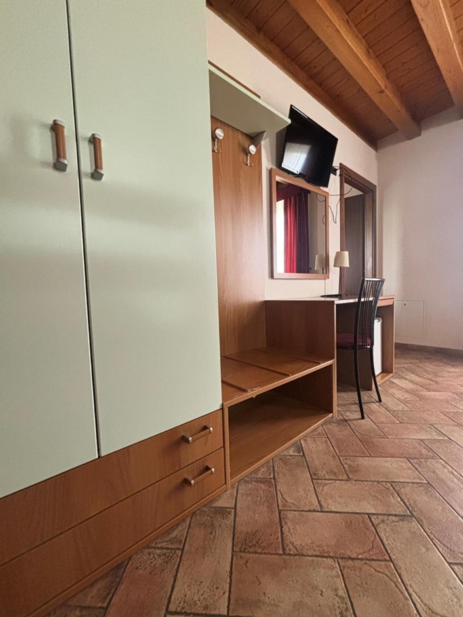 Hotel Agli Ulivi Valeggio sul Mincio Exteriör bild