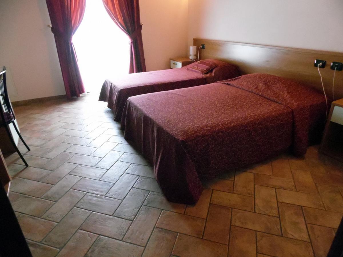Hotel Agli Ulivi Valeggio sul Mincio Exteriör bild