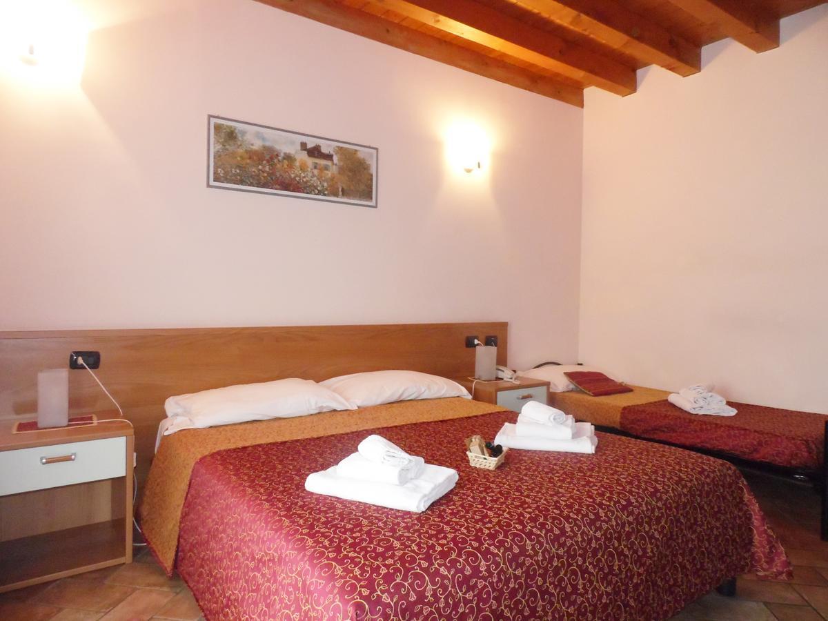 Hotel Agli Ulivi Valeggio sul Mincio Exteriör bild