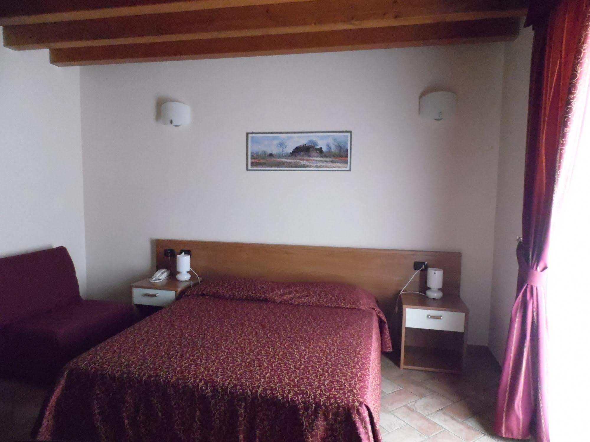 Hotel Agli Ulivi Valeggio sul Mincio Exteriör bild