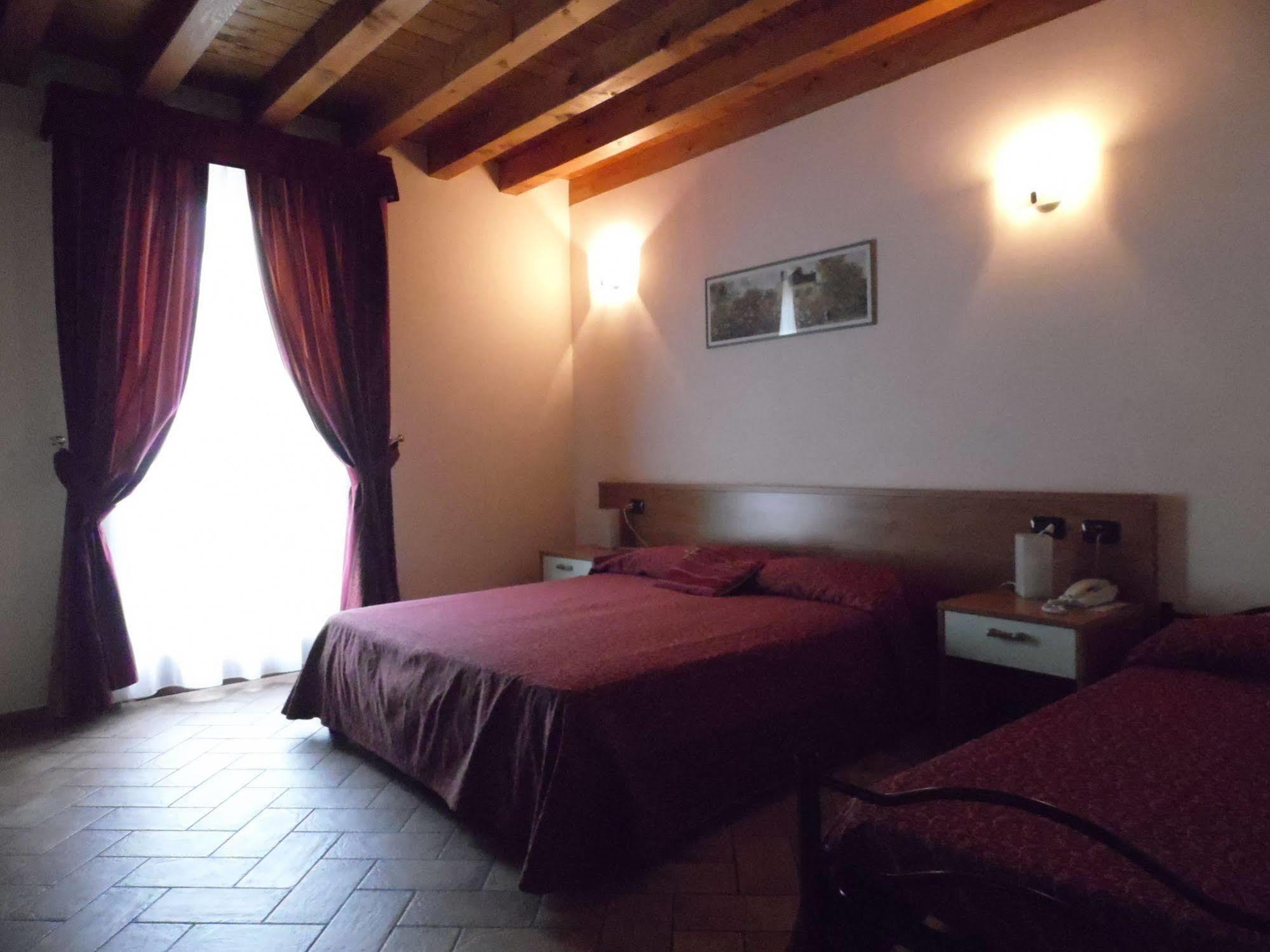 Hotel Agli Ulivi Valeggio sul Mincio Exteriör bild