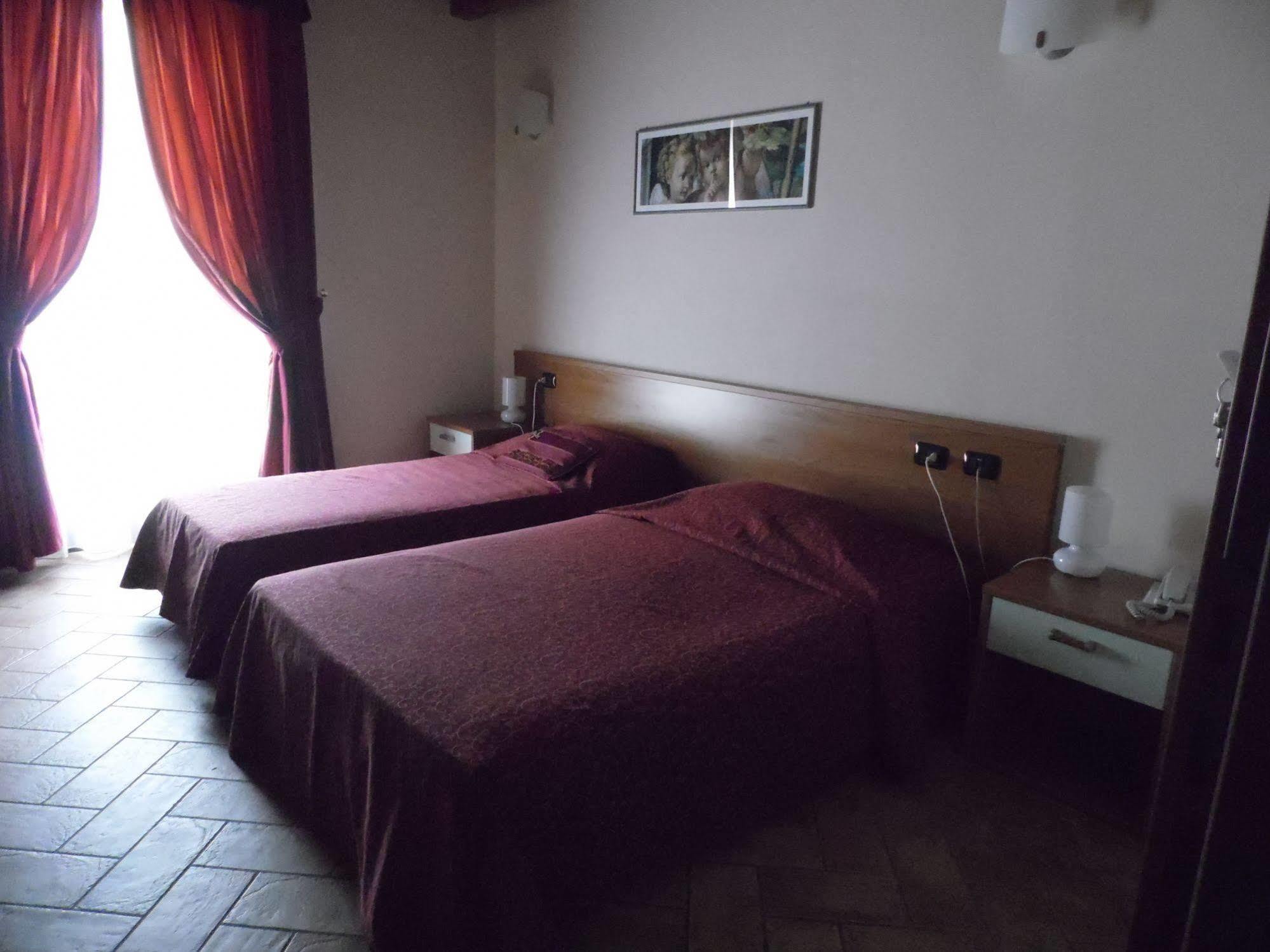 Hotel Agli Ulivi Valeggio sul Mincio Exteriör bild