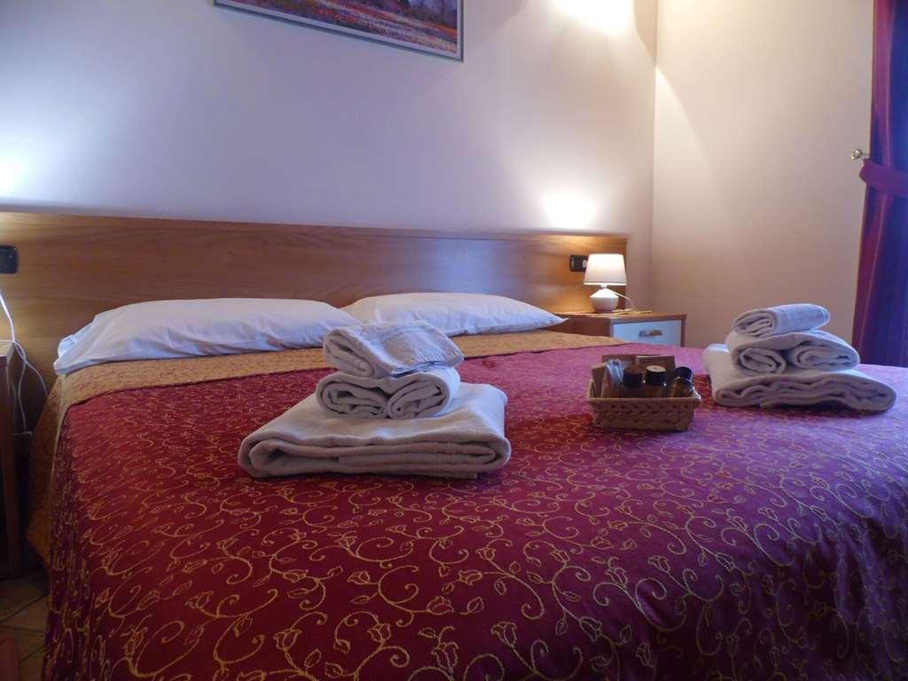 Hotel Agli Ulivi Valeggio sul Mincio Rum bild